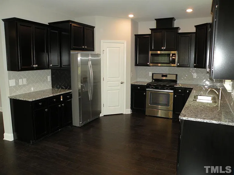1625 Cary Reserve Dr — Photo 2