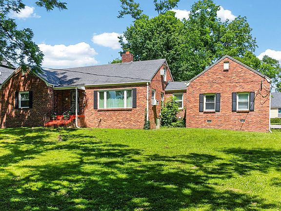 2nd image of 3304 Lealand Ln