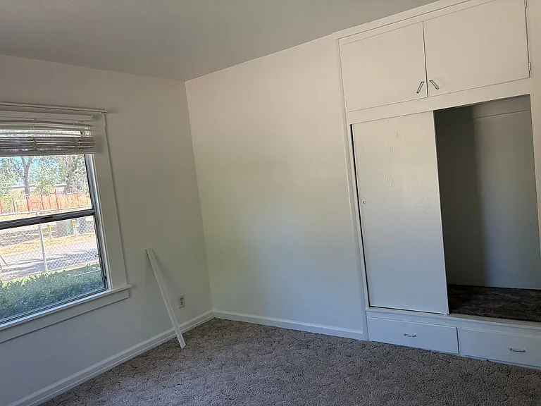 5703 Chapel Dr — Photo 4
