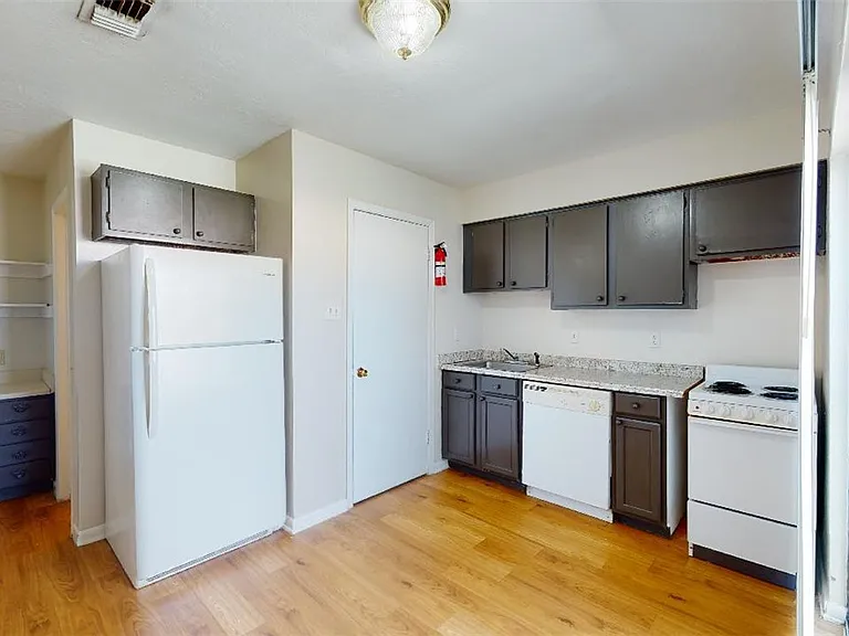 725 Peppertree Dr #29 — Photo 6
