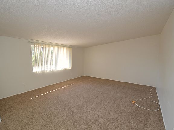 3rd image of 2770 W Calle Carapan
