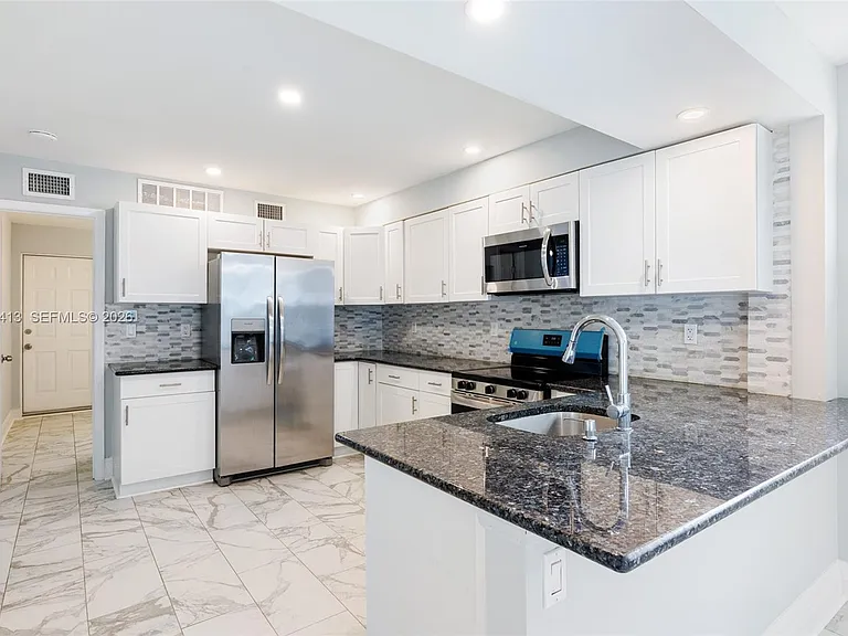 112 Milton St #112 — Photo 5