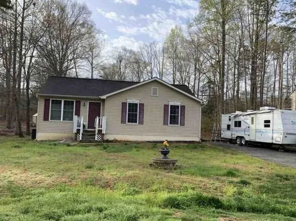 13364 Julien St, Woodford, VA 22580