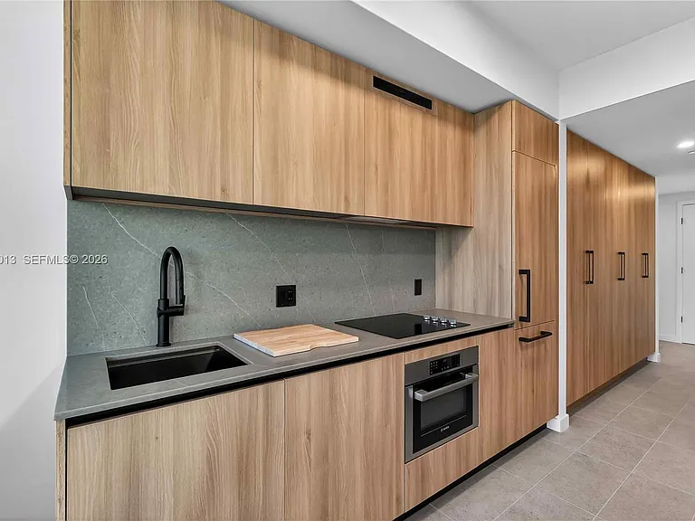 121 NE 5th St #901A — Photo 12
