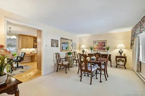 2 Colonial Dr — Photo 6