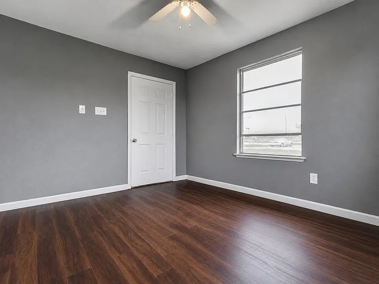 839 S Pine St — Photo 7