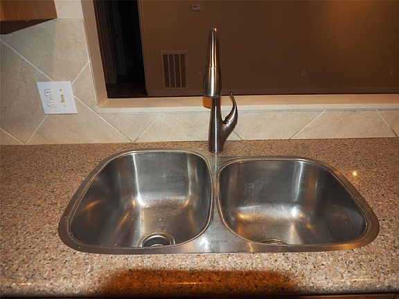 5th image of 13758 Drakewood Dr