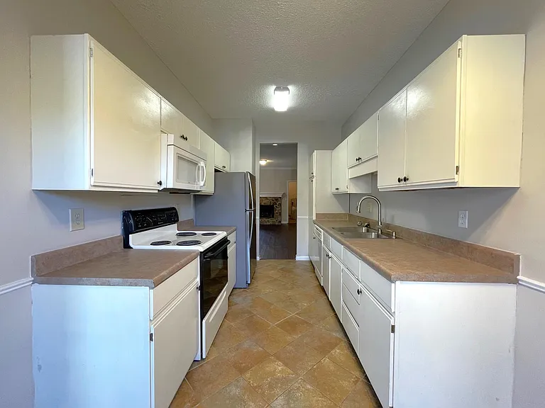 4002 Elm St — Photo 3