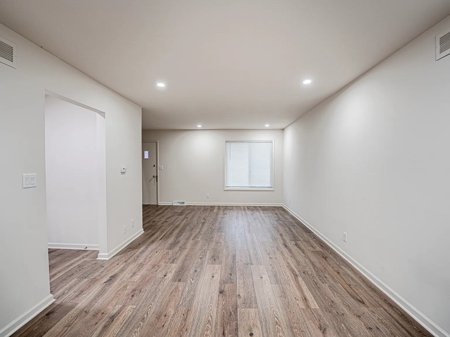 3 bed, 1.5 bath, 1320 sqft, $1,500 — Photo 4