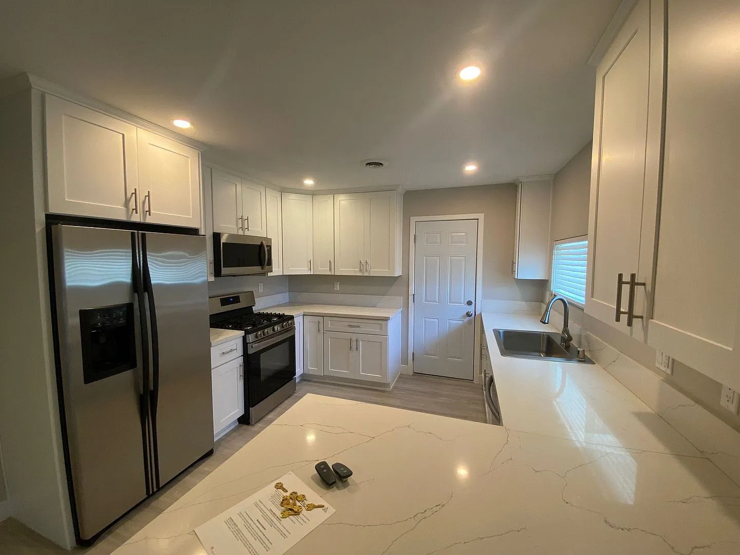 4BD/2BA w/ POOL! — Photo 4