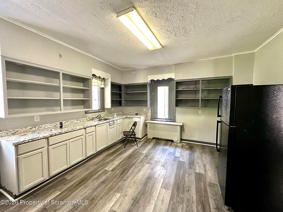 166 W Parker St