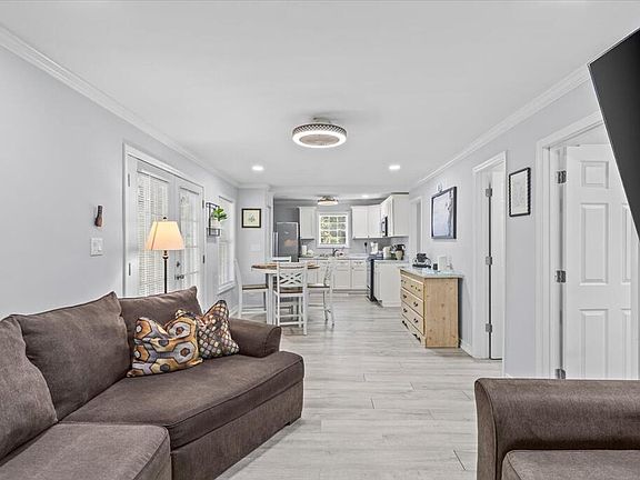 2nd image of 105 E Spring St