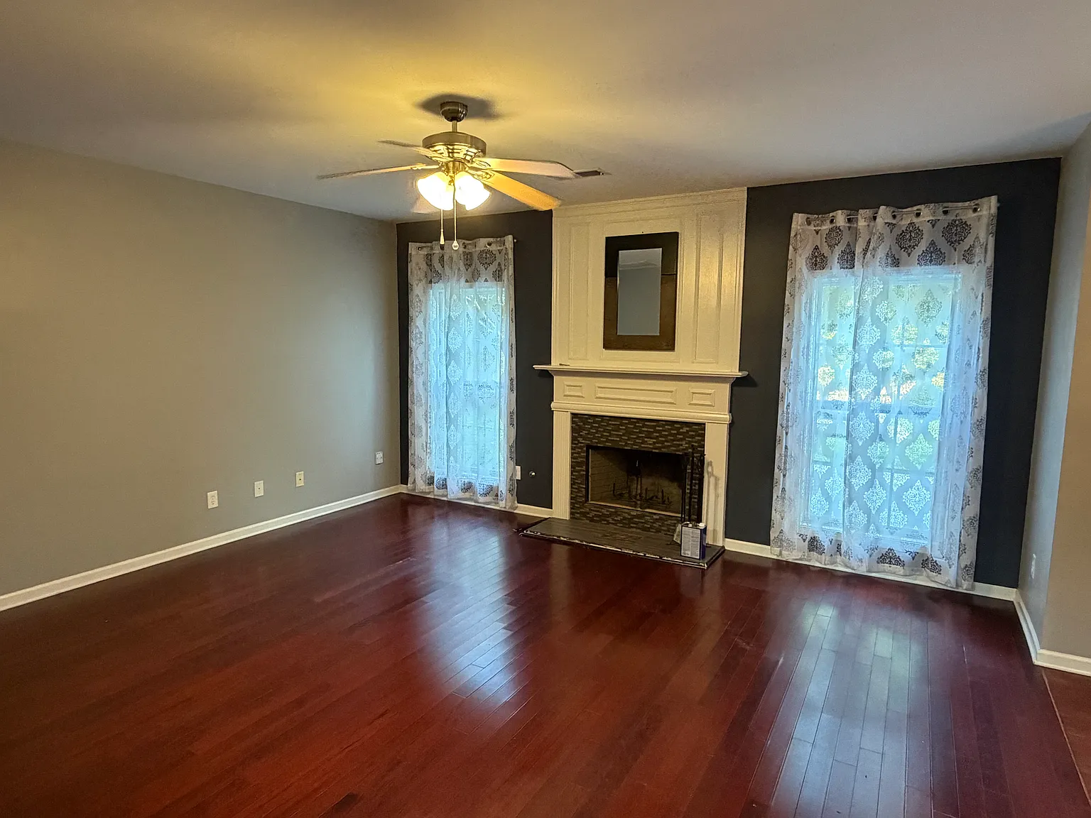 4 bed, 2.5 bath, 2378 sqft, $2,800 — Photo 2