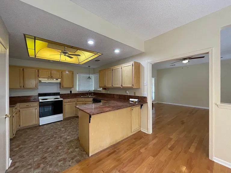 4274 Stumberg Ln — Photo 2