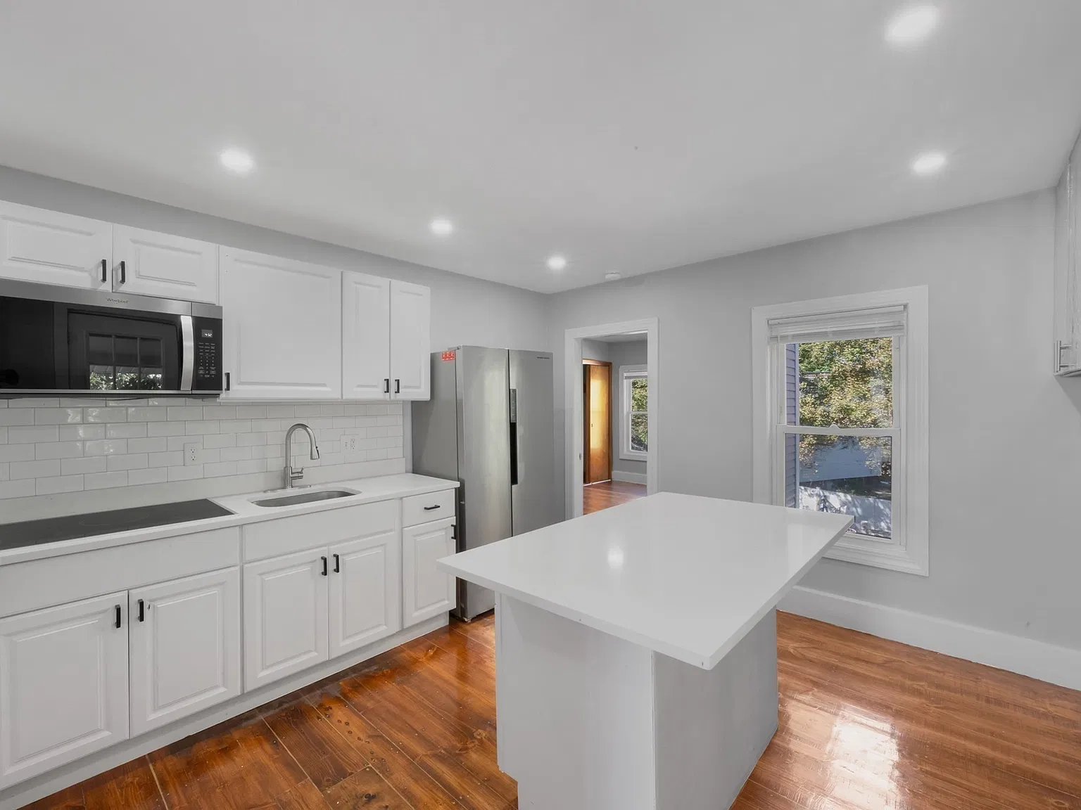 2 bed, 1.0 bath, 940 sqft, $2,200 — Photo 3
