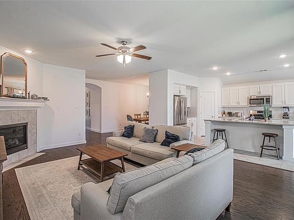 4th image of 1609 Spoonbill Dr