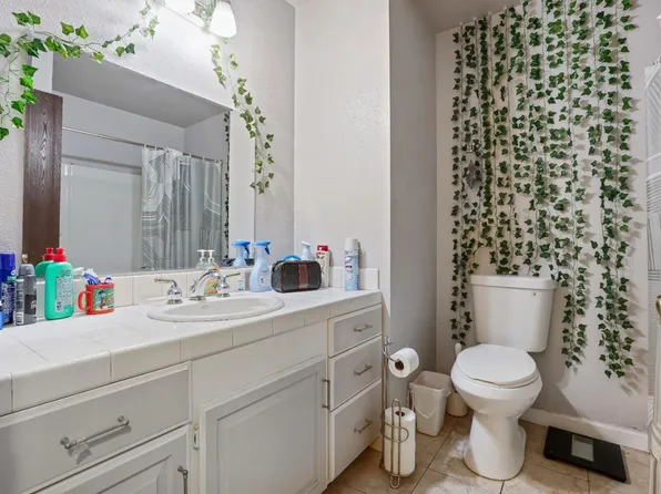 5807 Basin St, Stockton, CA 95215