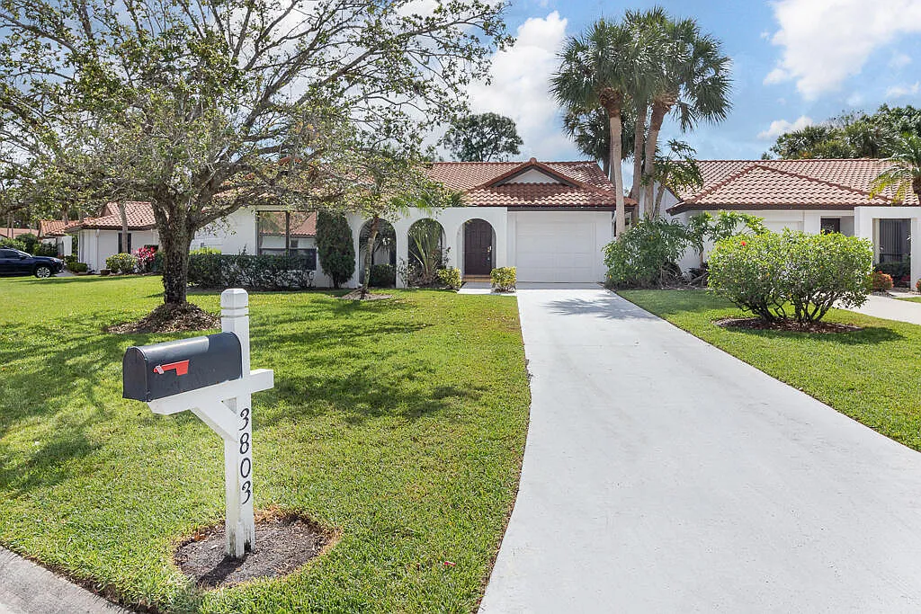 3 bed, 2.0 bath, 1687 sqft, $2,900 — Photo 3