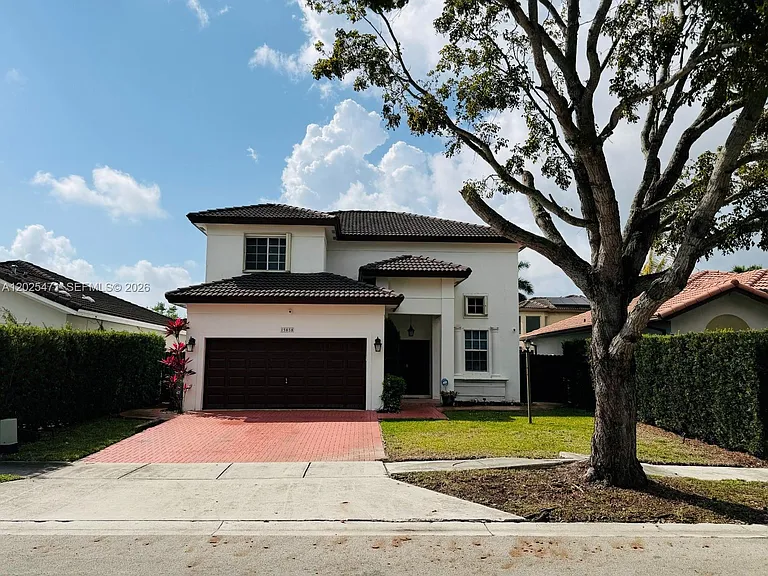 15858 SW 138th Ter — Photo 1