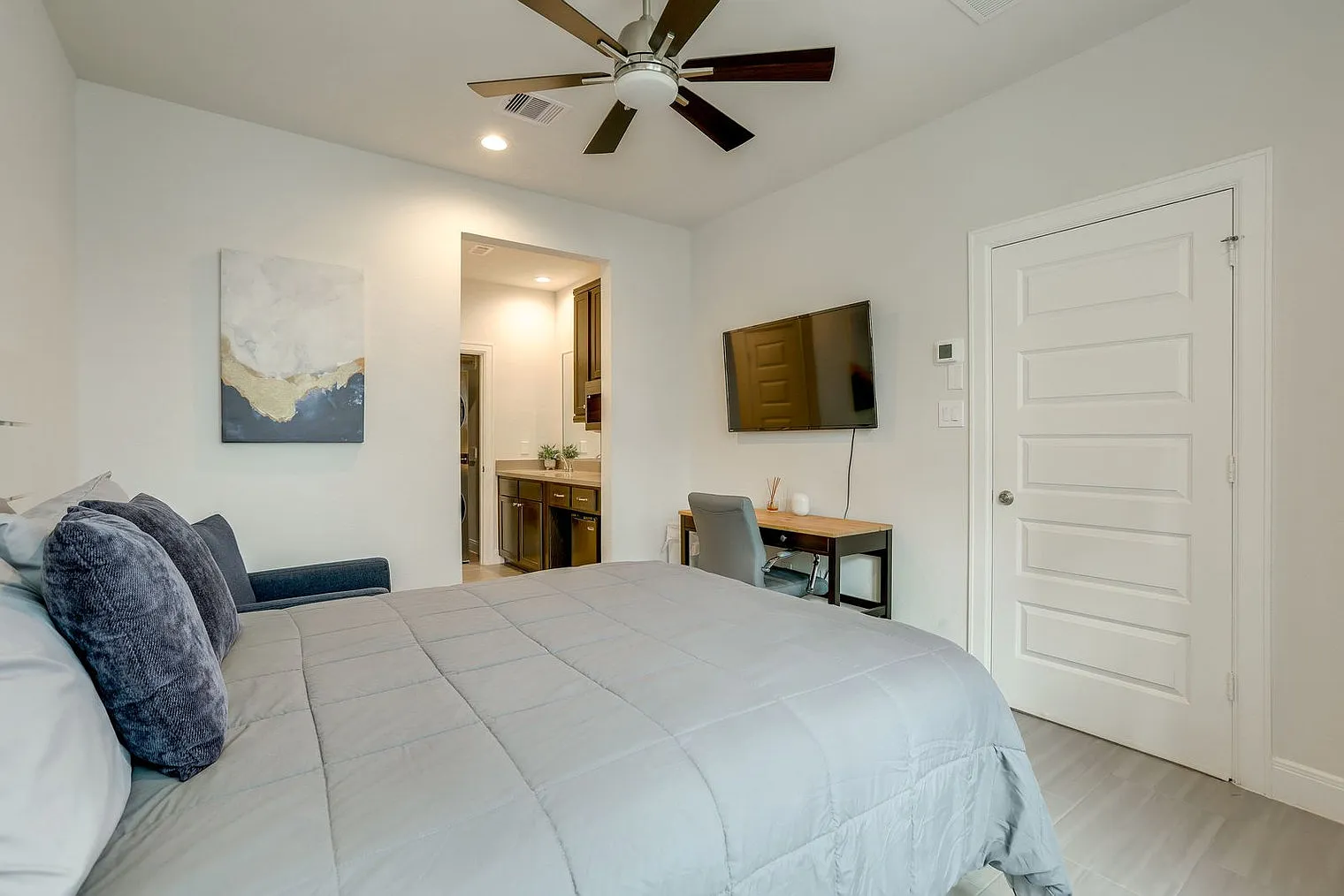 Studio, 1.0 bath, 645 sqft, $1,838 — Photo 4