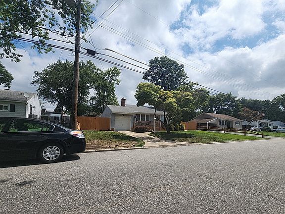 3rd image of 129 Westwood Dr