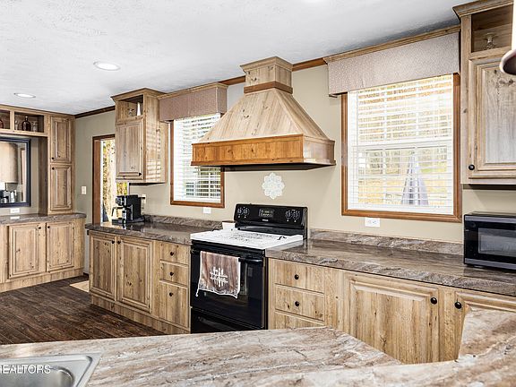 4th image of 153 Powder House Rd