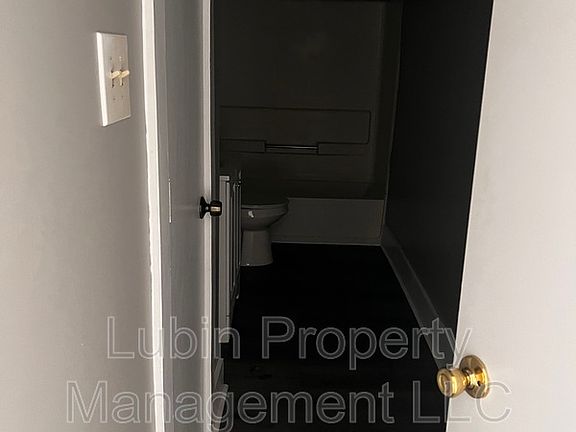 5th image of 1054 Delmar Ave