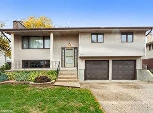 855 Pinehurst Ln, Schaumburg, IL 60193