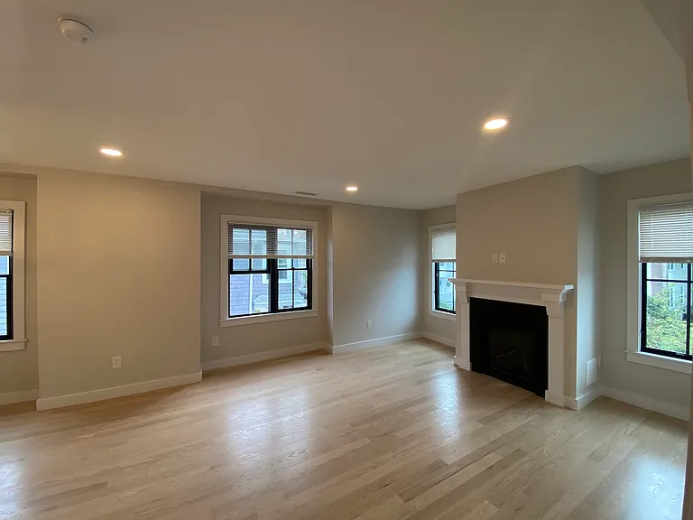 31-33 Brimmer St #2 — Photo 5