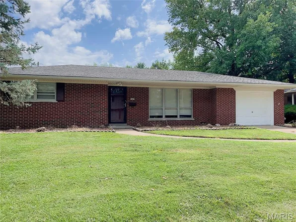 60 Dale Allen Dr, Belleville, IL 62226