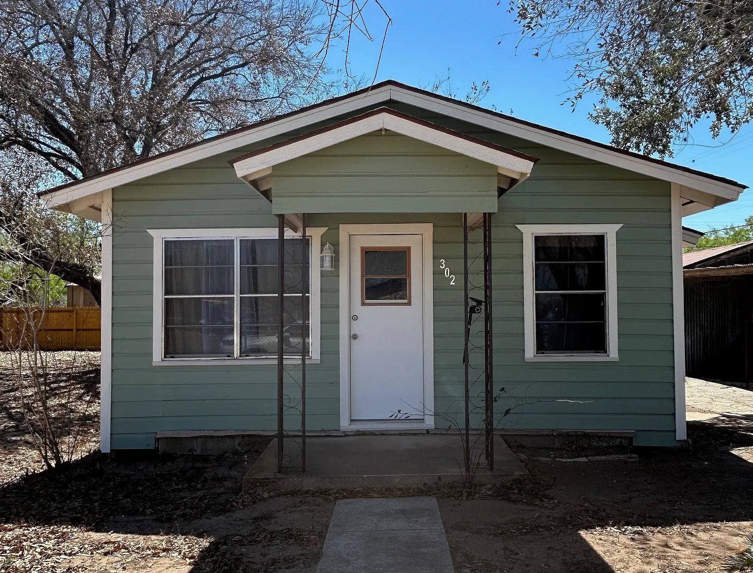 2 bed, 700 sqft, $850 — Photo 1