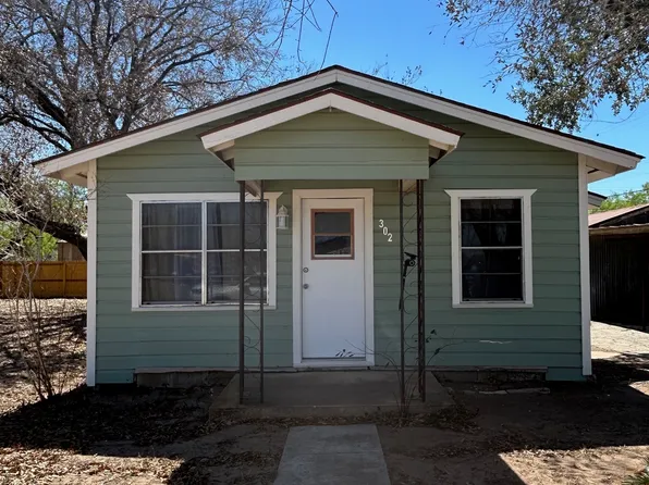 302 SE 2nd St, Premont, TX 78375