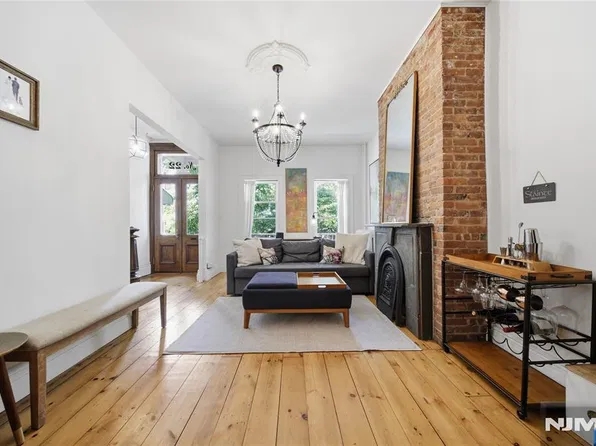 22 Laidlaw Avenue, Jersey City, NJ 07306