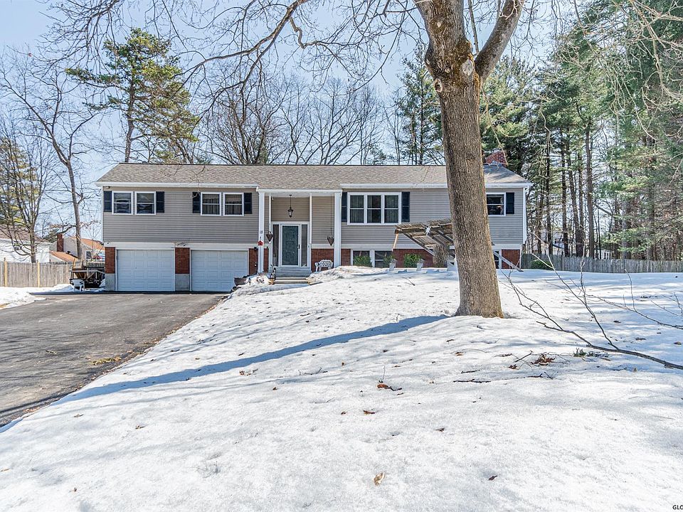 1st image of 18 Hillcrest Dr
