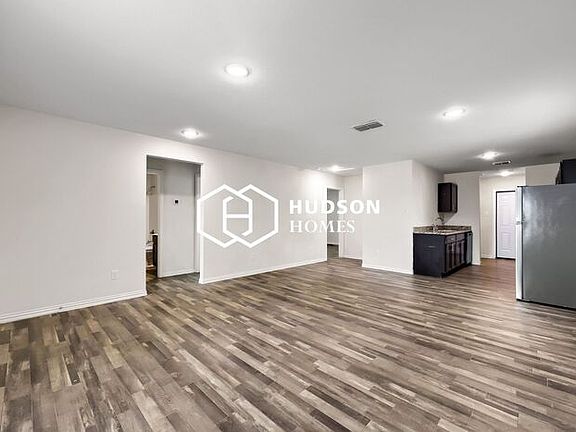 4th image of 608 E 12th Ave
