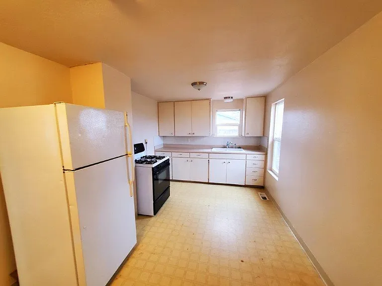 216 Electric Ave — Photo 6