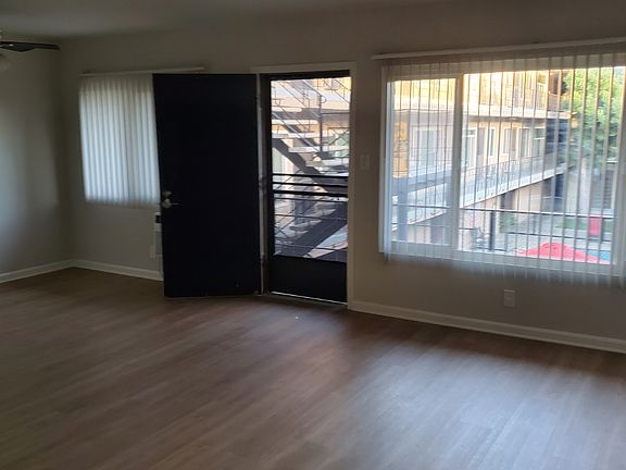 5th image of 4954-2 Hazeltine Ave #6