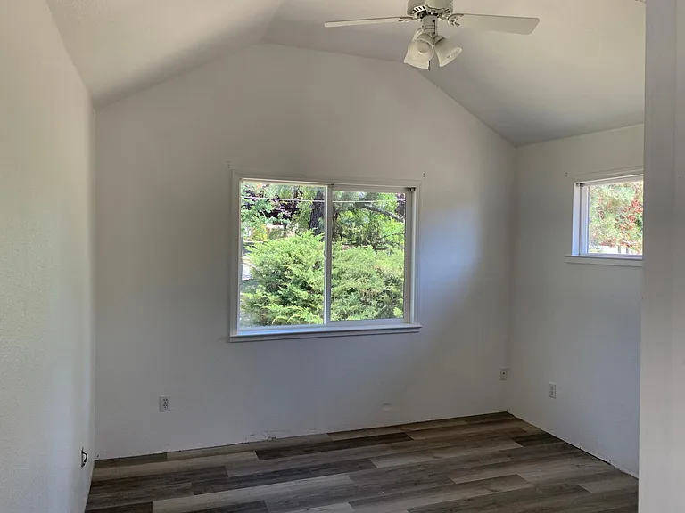 1850 Reiman Ln — Photo 16