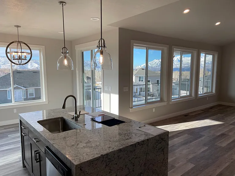 1354 E 670 N — Photo 15