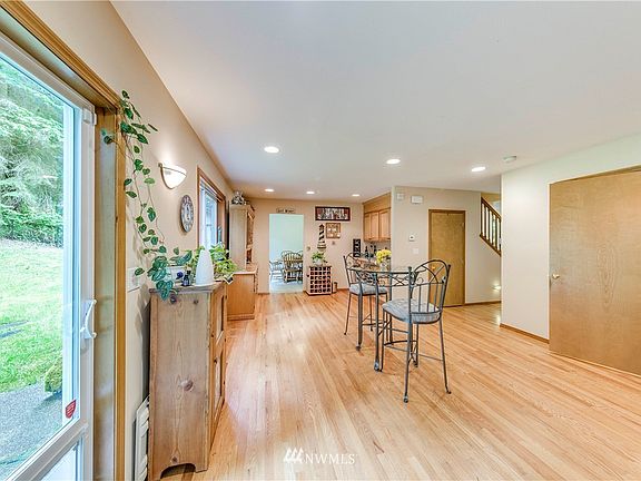4th image of 8930 180th Street SE