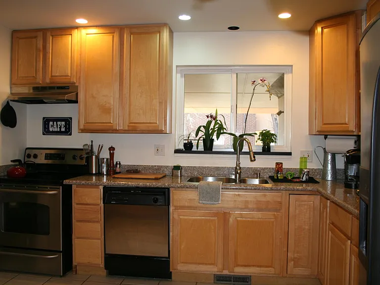 1570 Greenbriar Blvd — Photo 9
