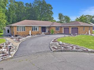 1335 Laurel Ct, Mountainside, NJ 07092