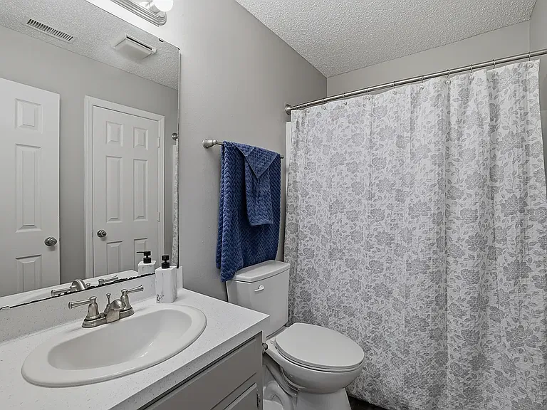 Westpointe Apartments — Photo 19