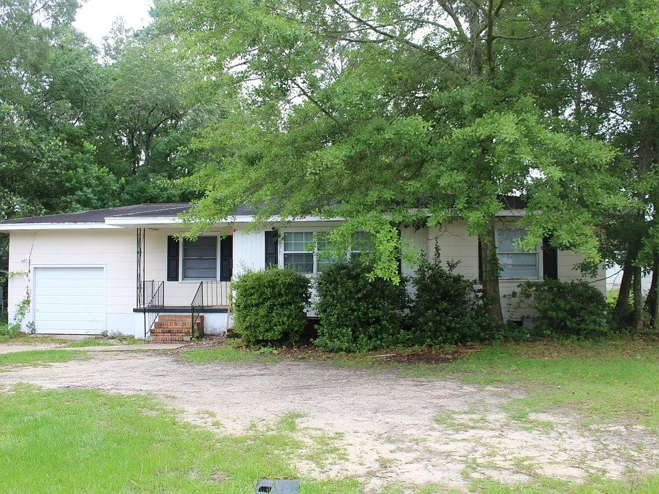111 Colonial Ave