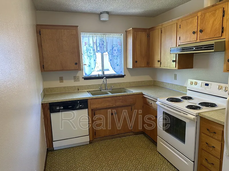 2 bed, 1.0 bath, $1,125 — Photo 3