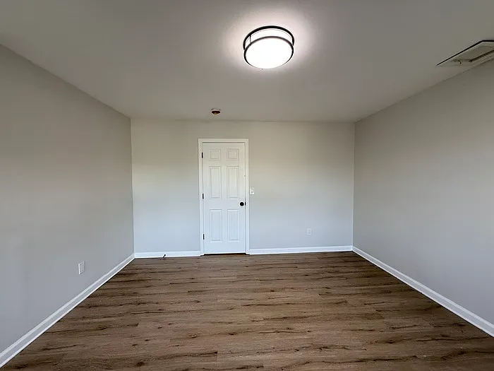 40 Eisenhower Dr — Photo 34