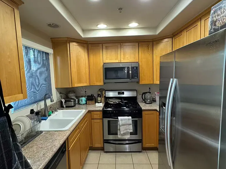 480 N Catalina Ave — Photo 2