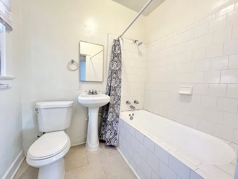 318 Temple Ave — Photo 9