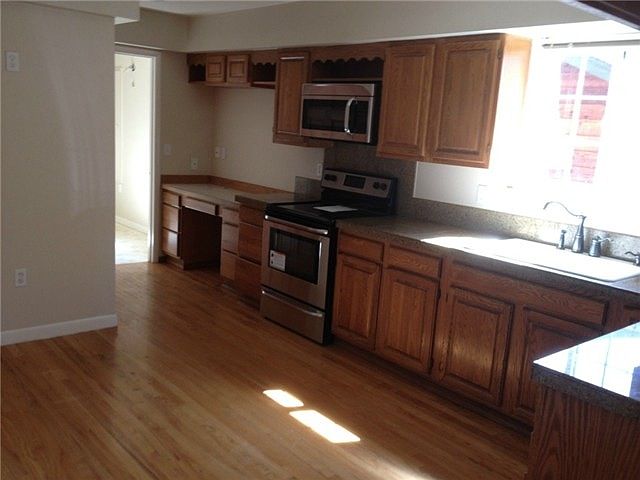 2nd image of 319 Antonie Ave N