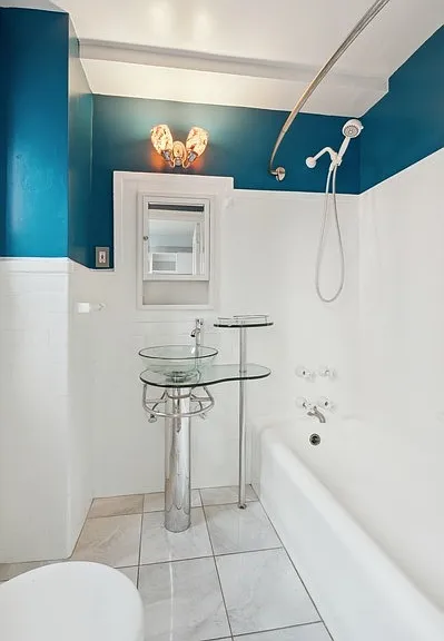 457 W 57th St #811 — Photo 8